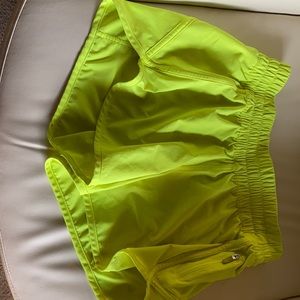Lululemon Tracker short 8, 4” inseam